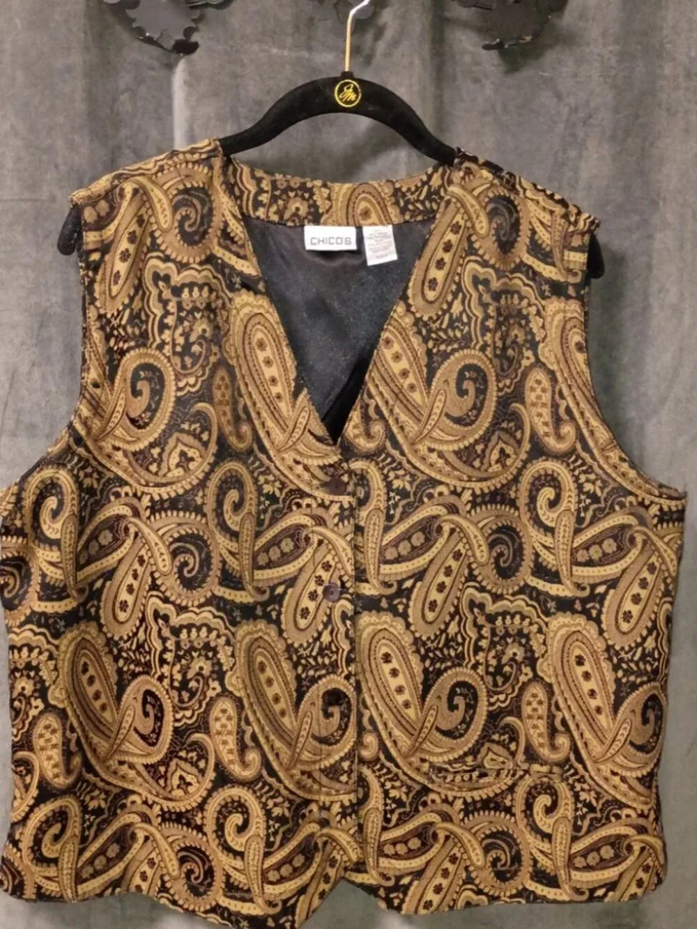Chico's Women's Paisley V-Neck Sleeveless Top Gold and Black Size 3 (XL)
